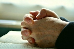 hands prayer 1